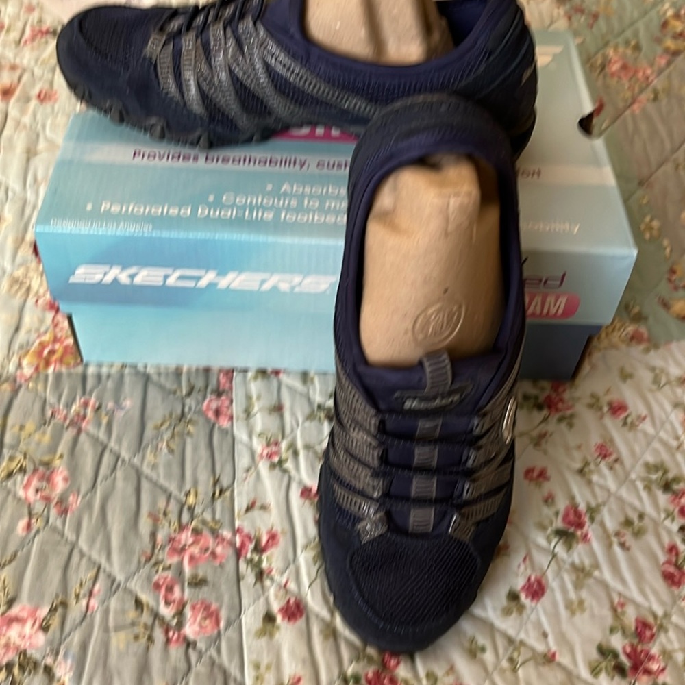 Skechers like new